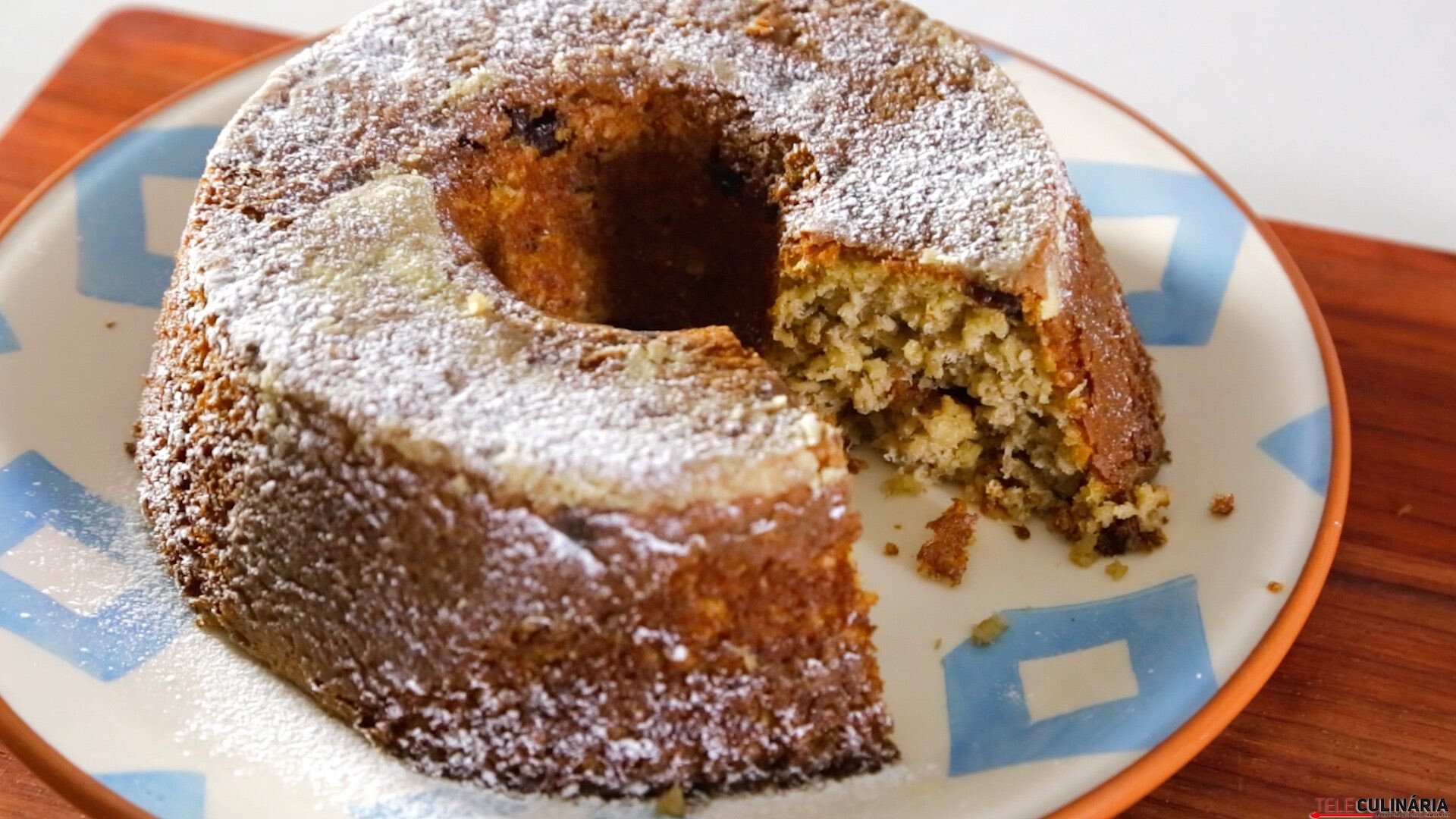 Bolo de banana, aveia e passas de uva