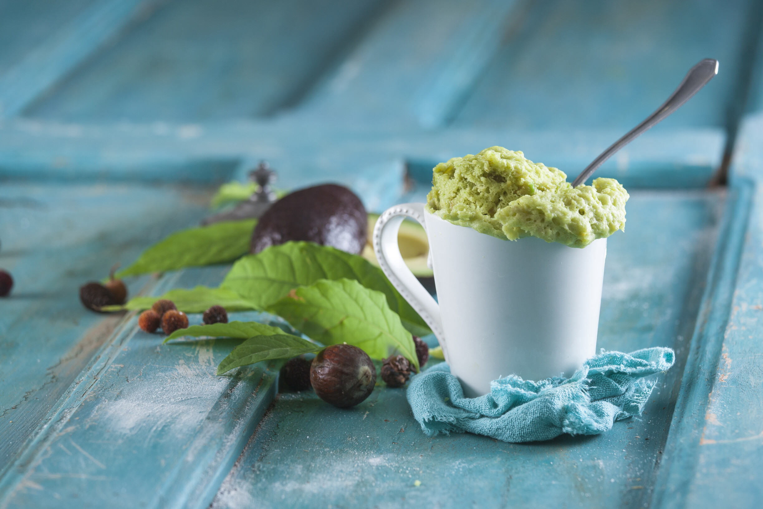 Bolo da caneca com abacate