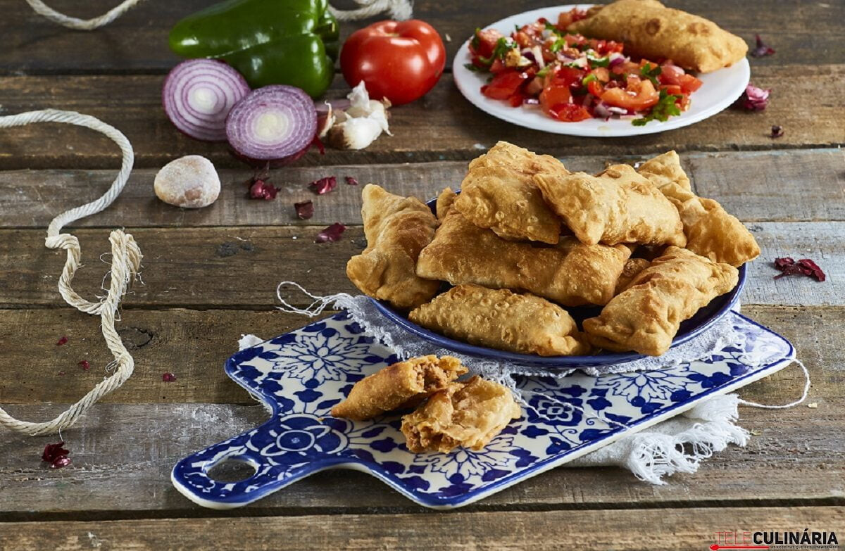 Pastéis de massa tenra com carne picada
