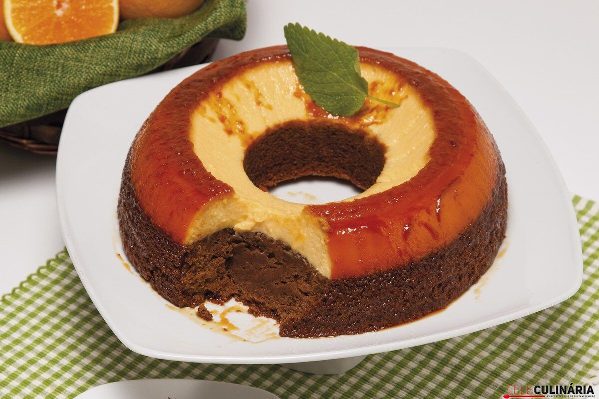 Bolo pudim de laranja e chocolate