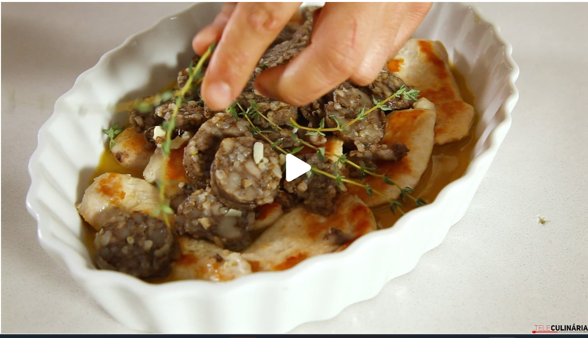 Peito de frango com morcela e tomilho