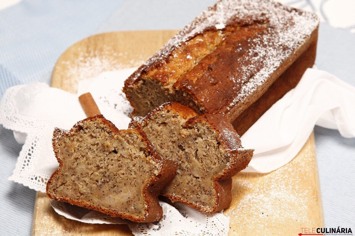Bolo de banana e canela com sementes