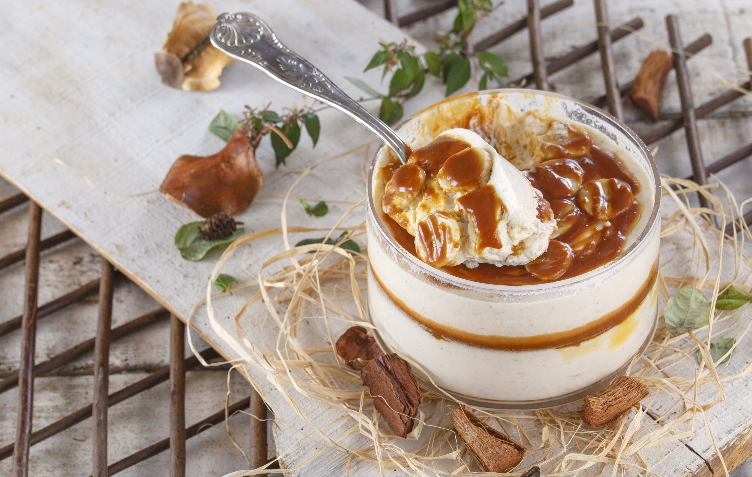 Parfait de banana com caramelo