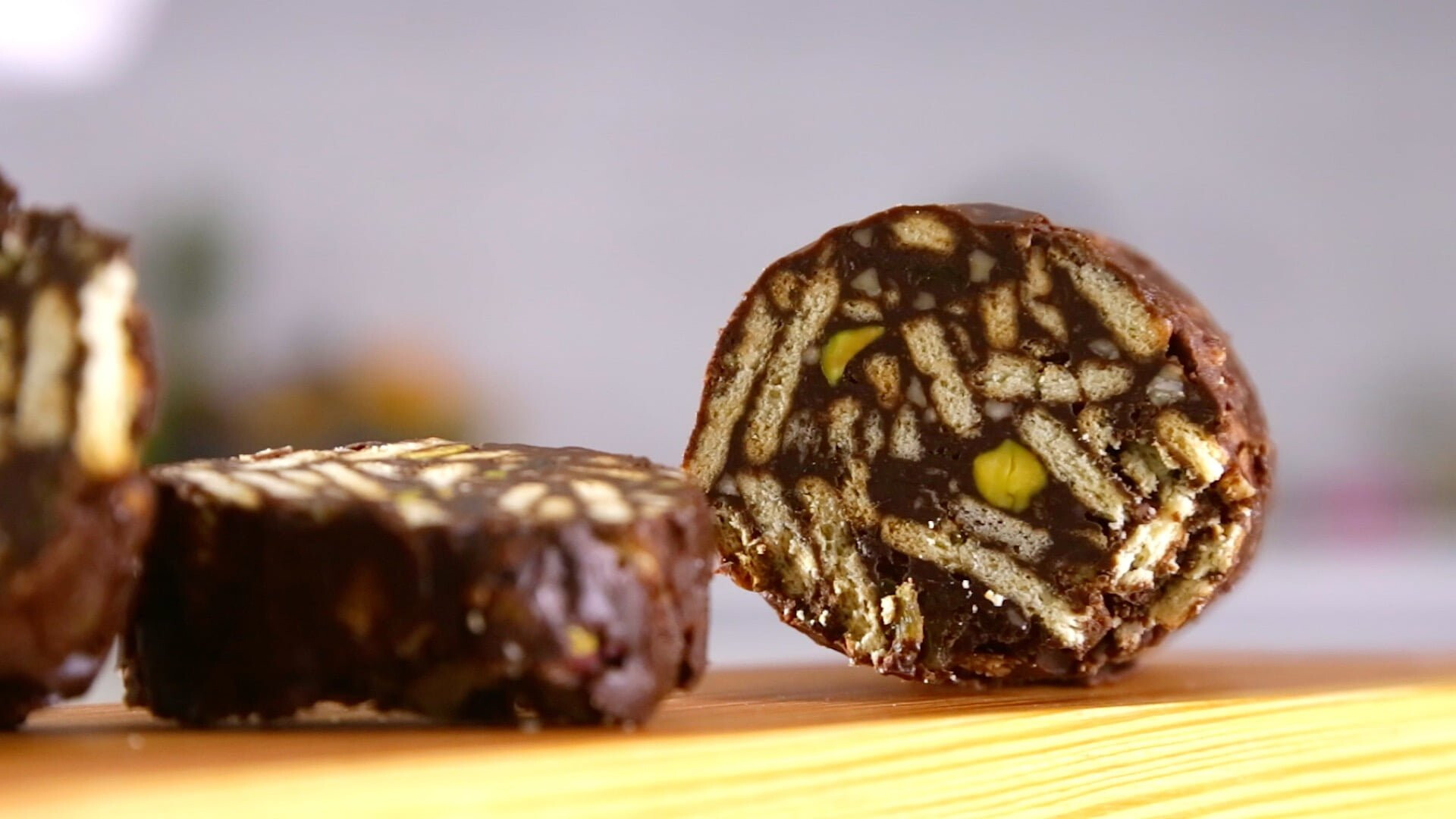 Salame de chocolate com frutos secos
