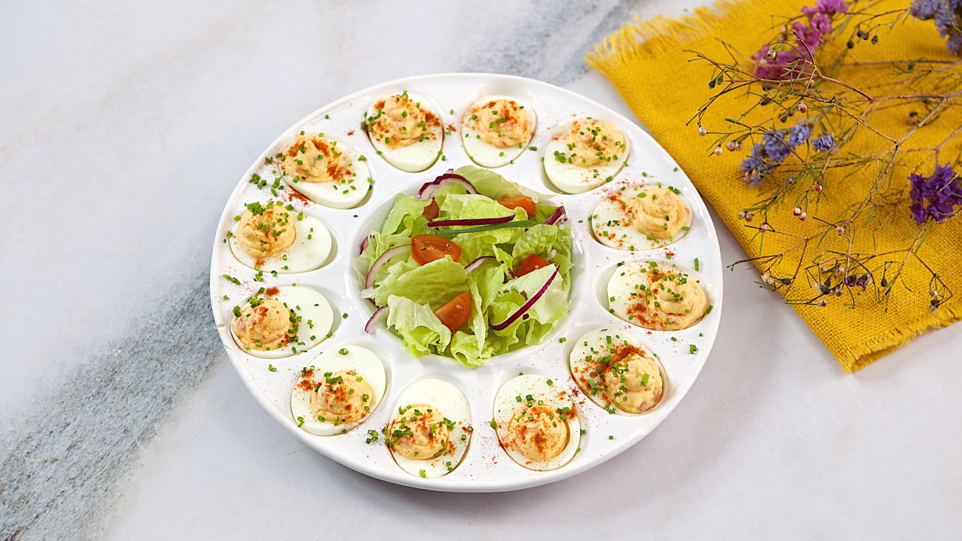 Ovos recheados com salmão