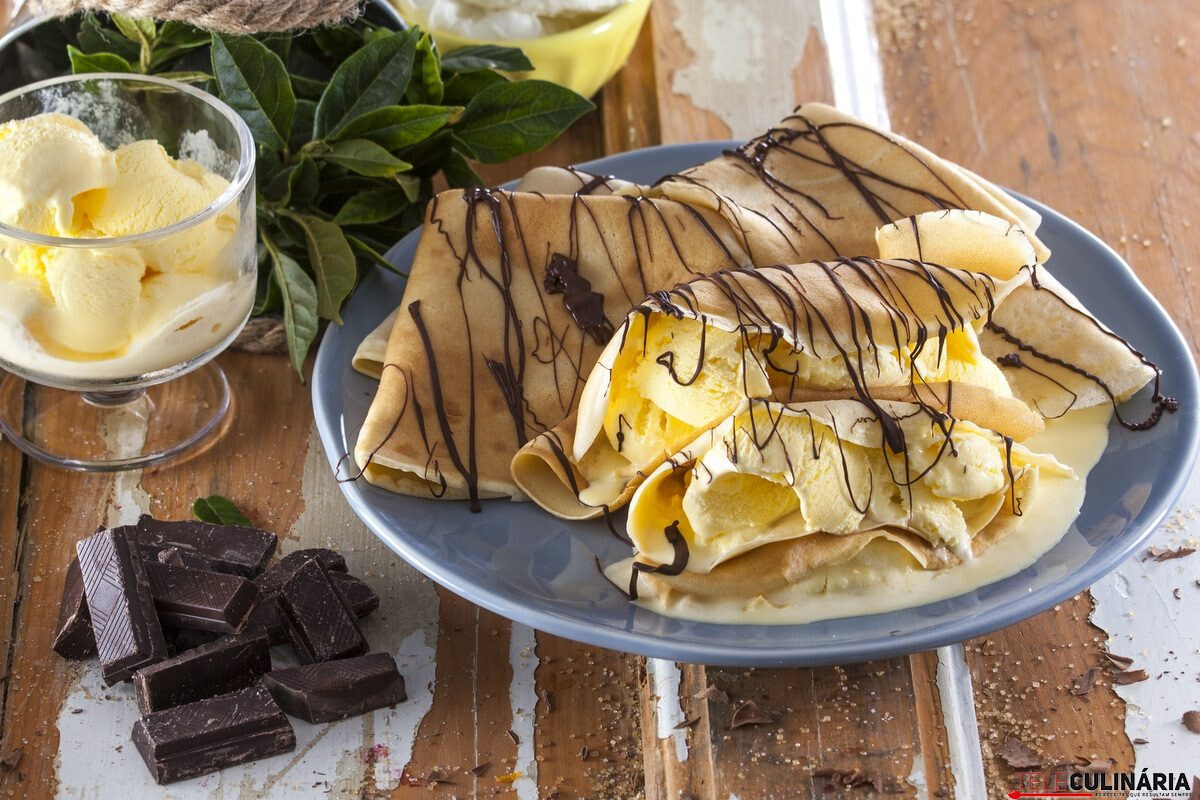 Crepes com gelado