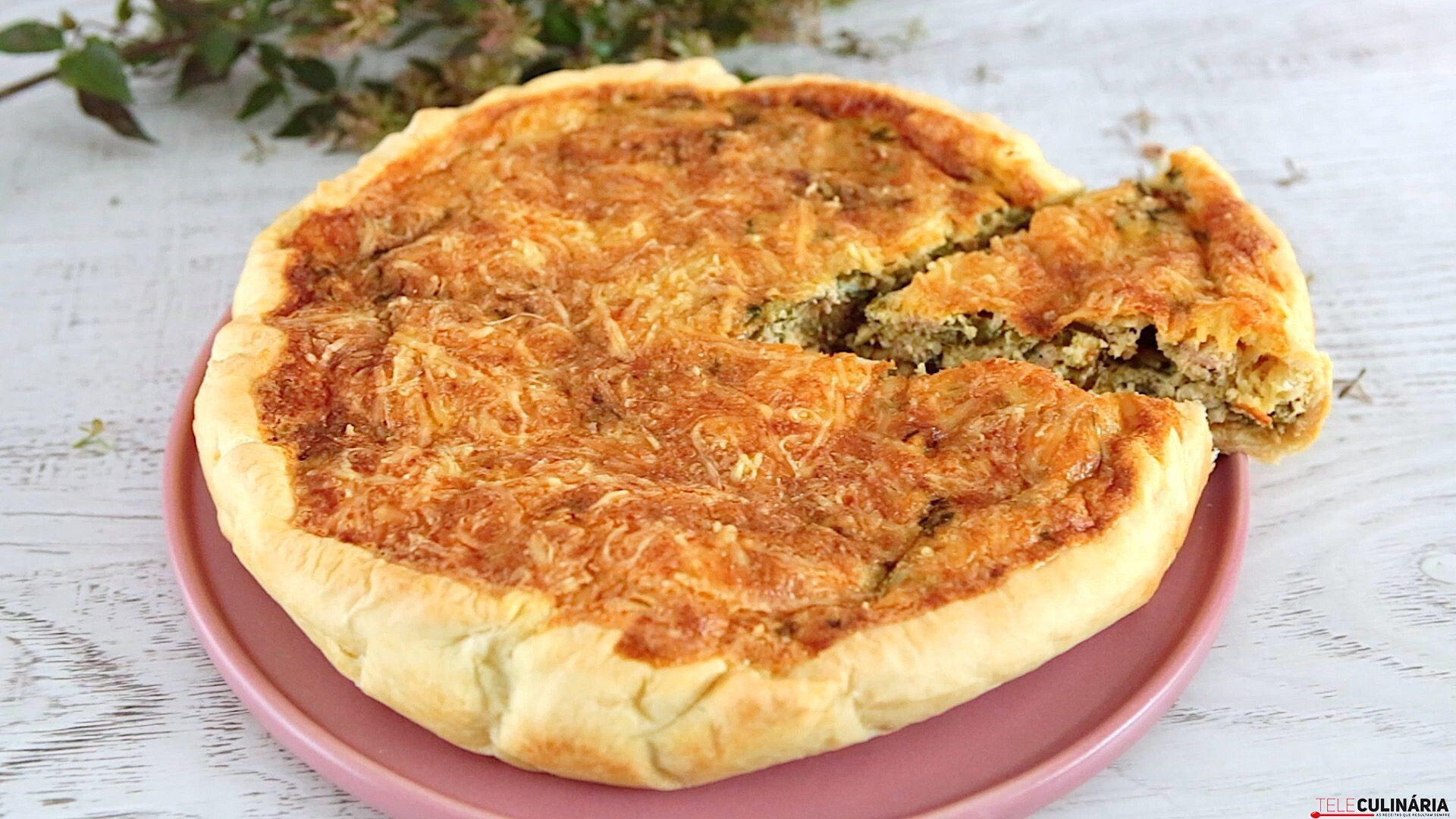 Quiche de massa quebrada com caldo verde