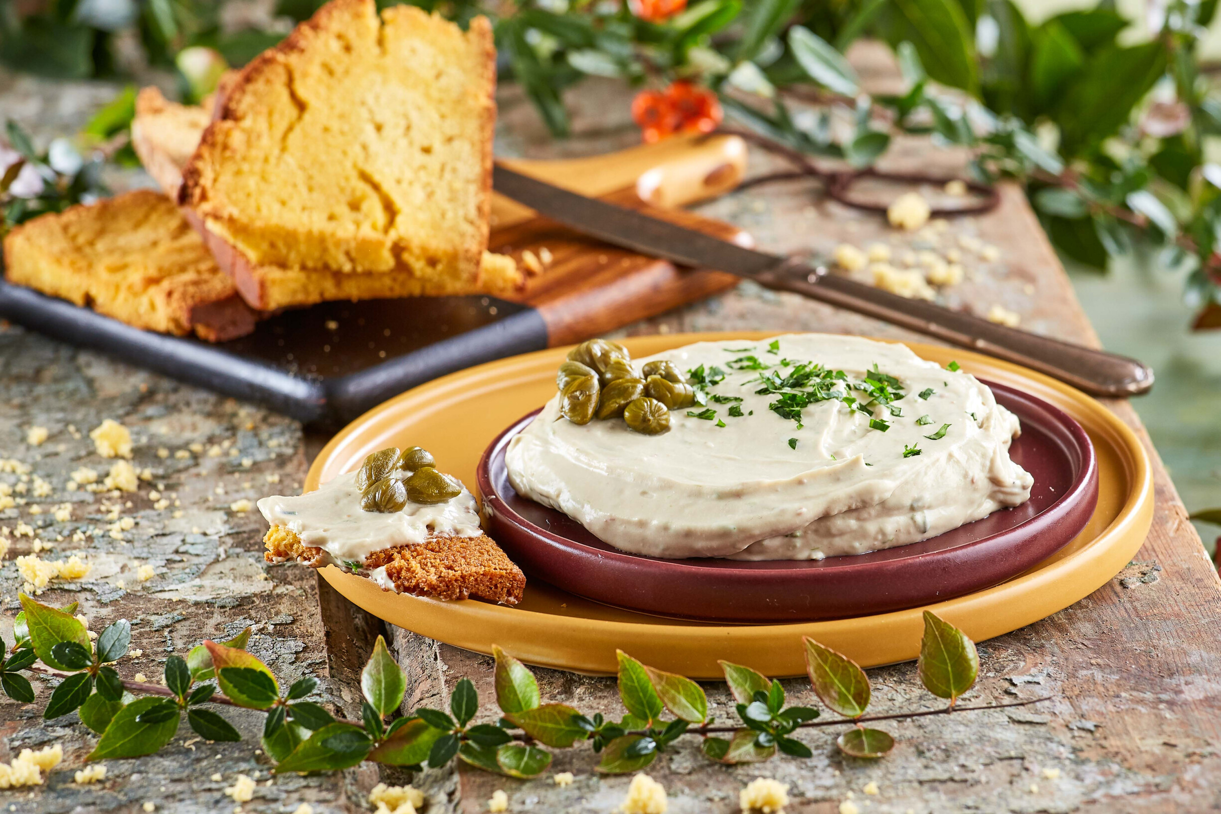 Broa com anchovas e mascarpone