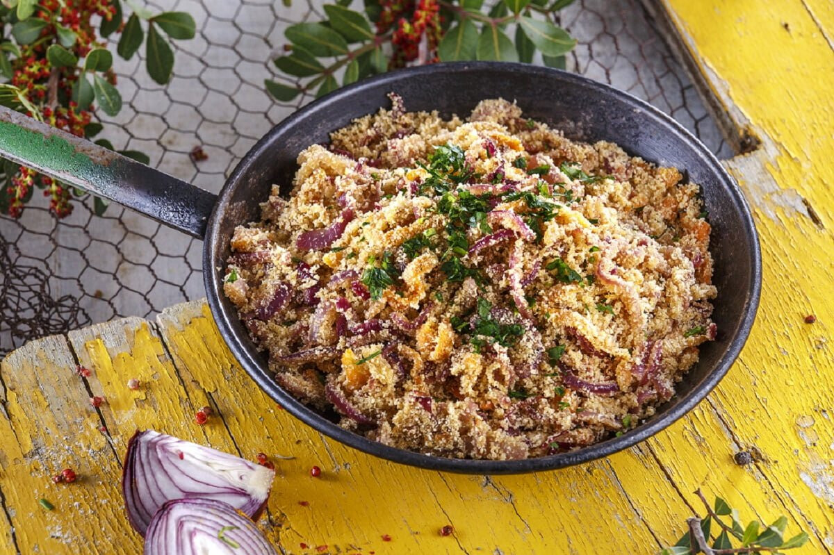 Farofa de cebola roxa e cenoura