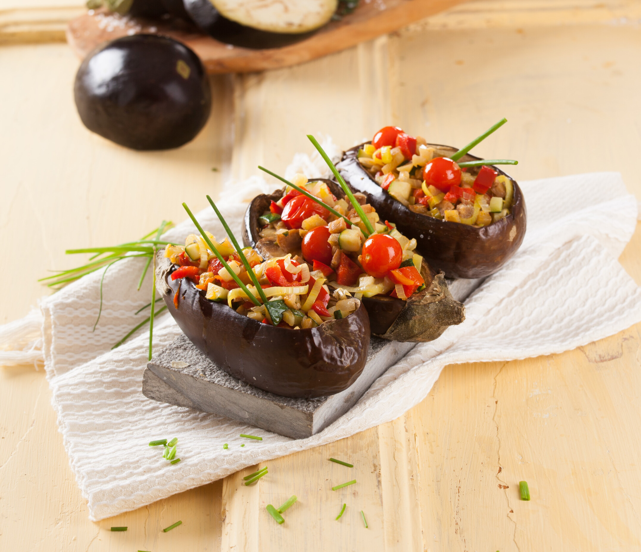 Beringelas recheadas com legumes