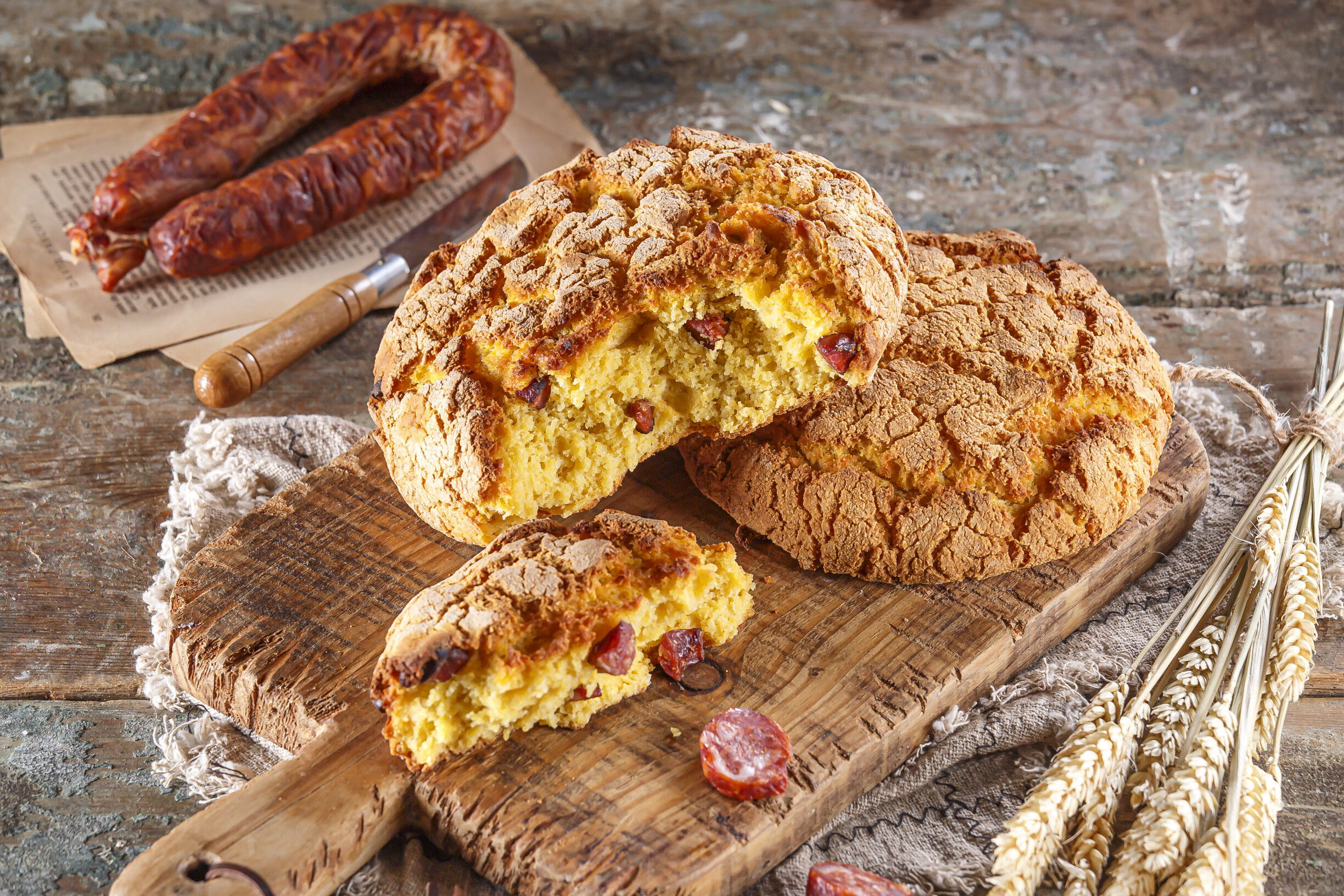 Broa de milho com chouriço