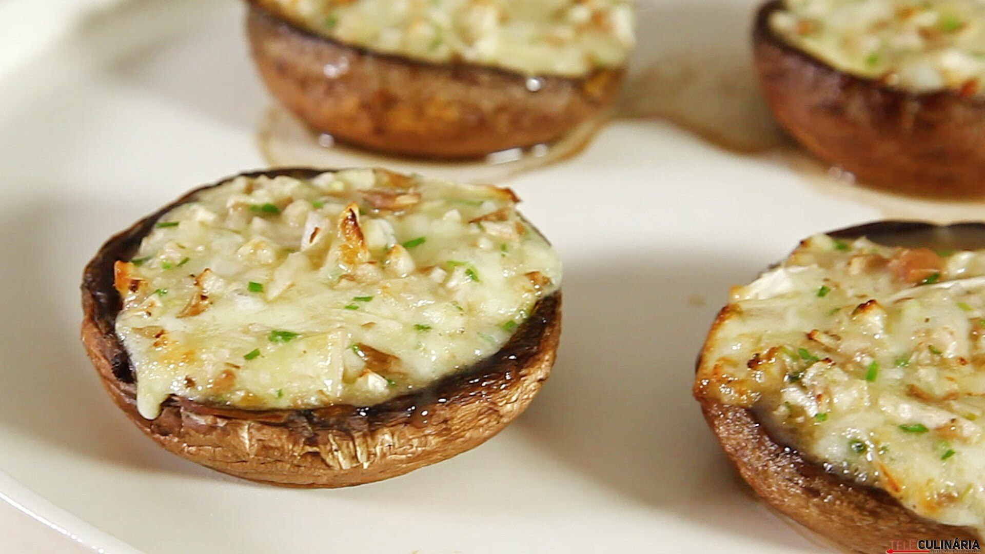 Cogumelos recheados com amêndoa e cebolinho (Video)