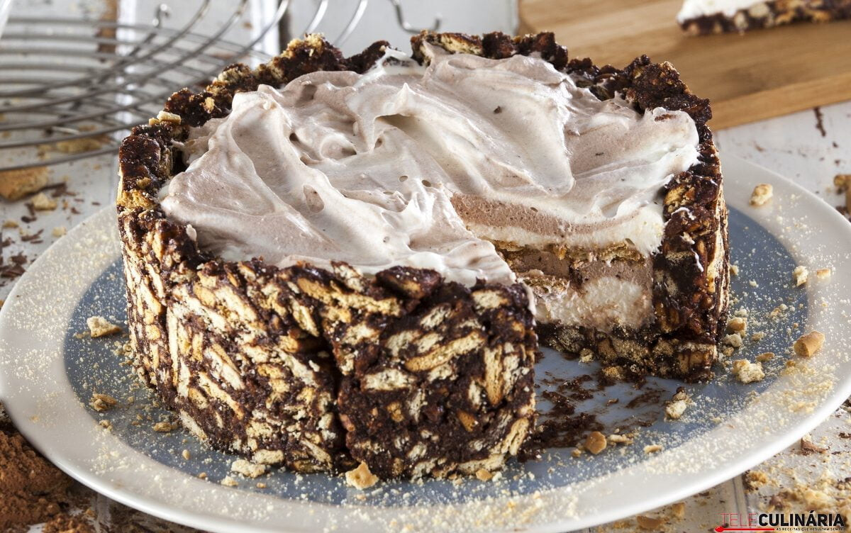 Semifrio de chocolate com base de salame