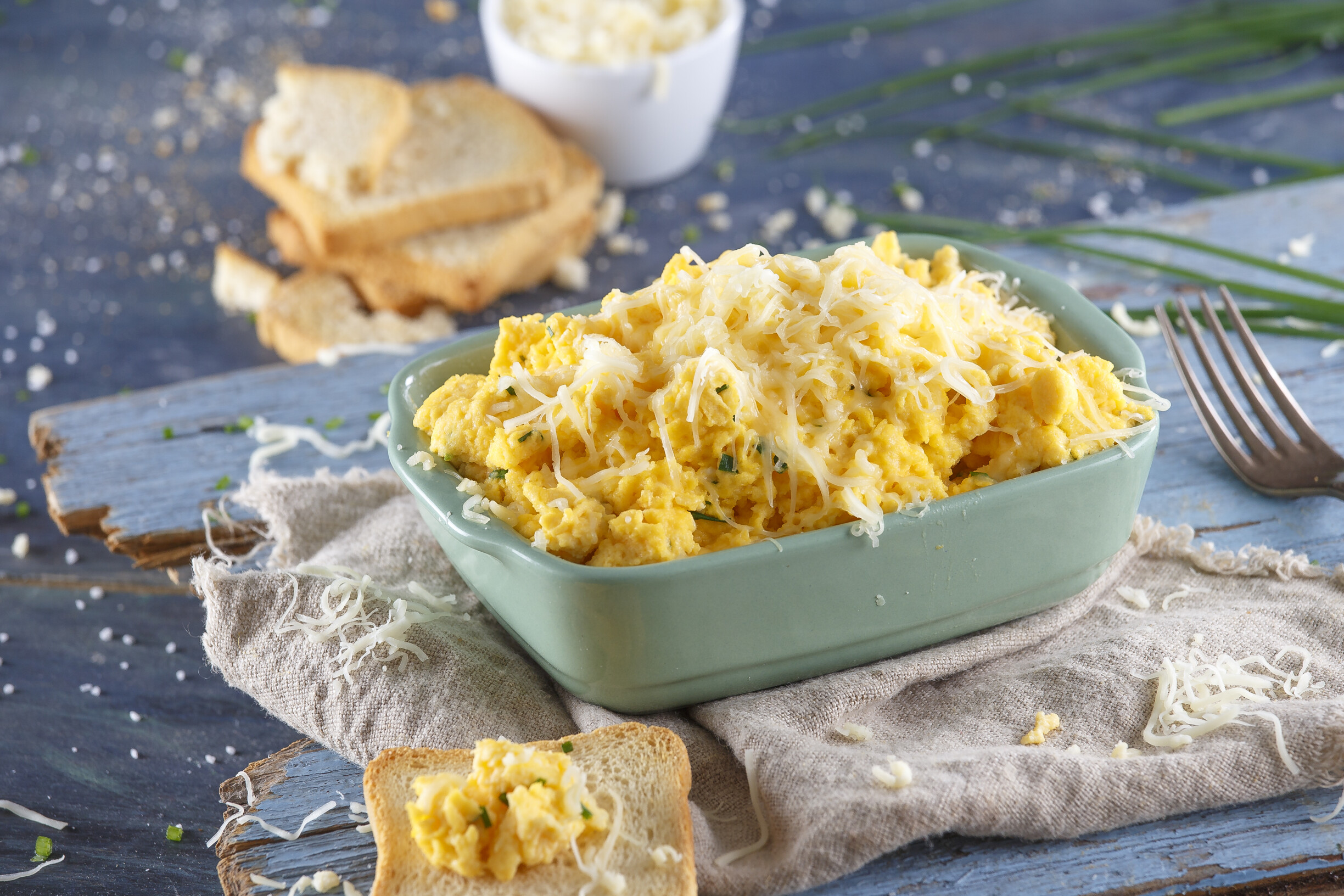 Ovos mexidos com 5 queijos