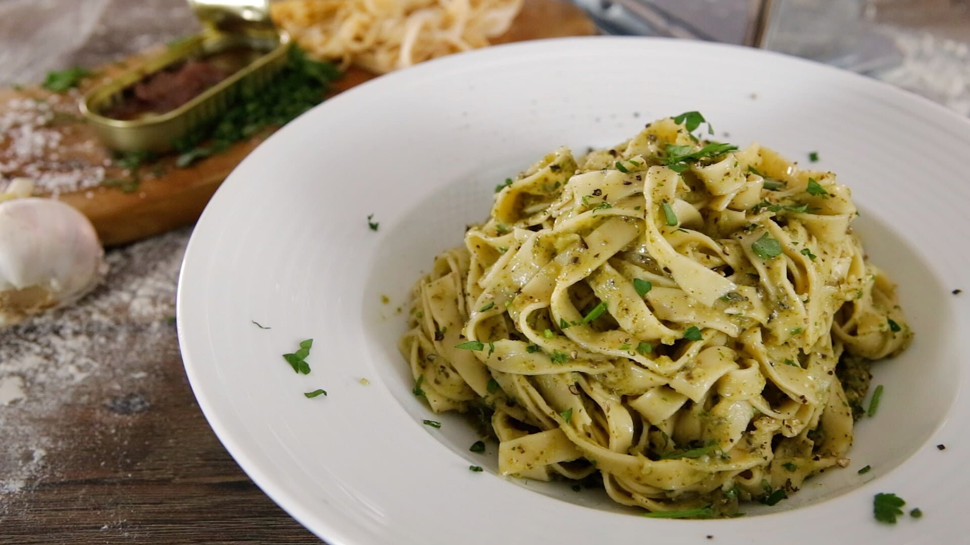Fettuccine com pesto de brócolos