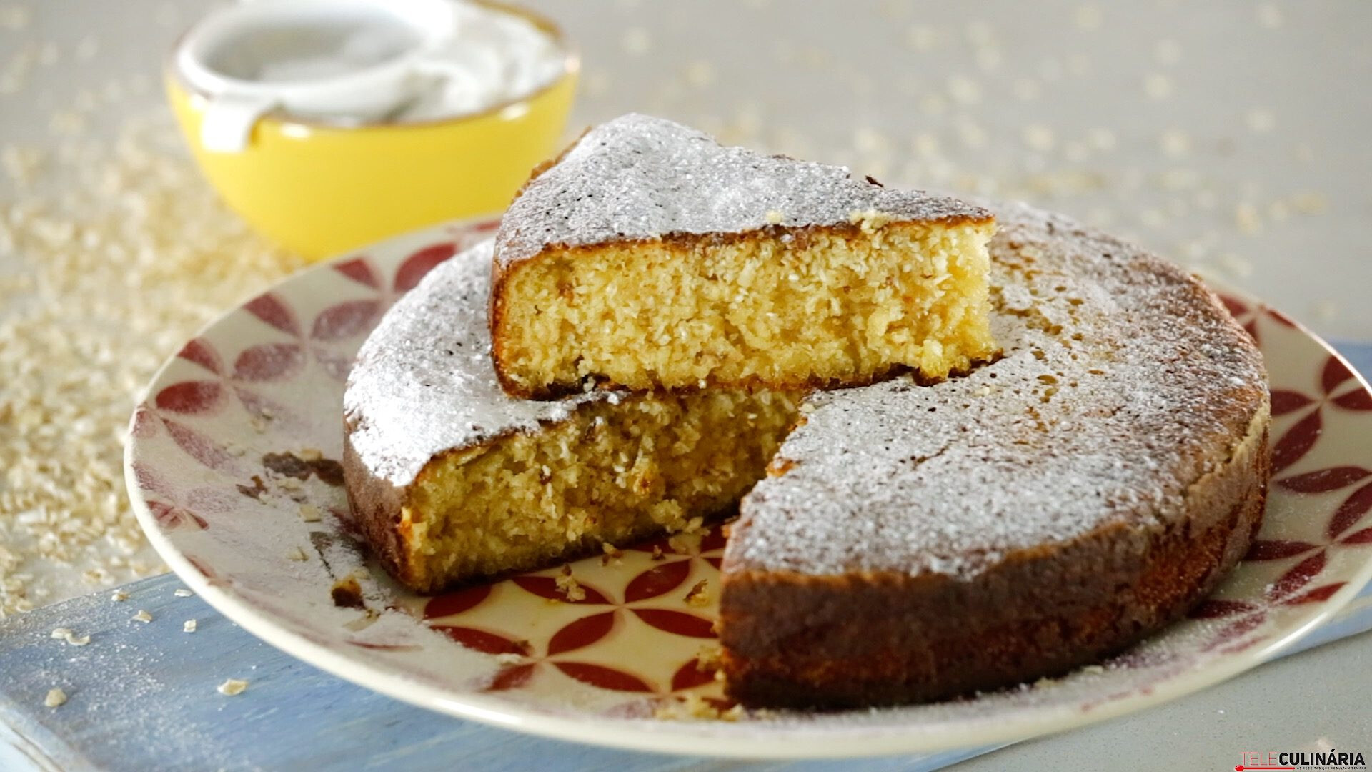 Bolo de coco com aveia e leite condensado