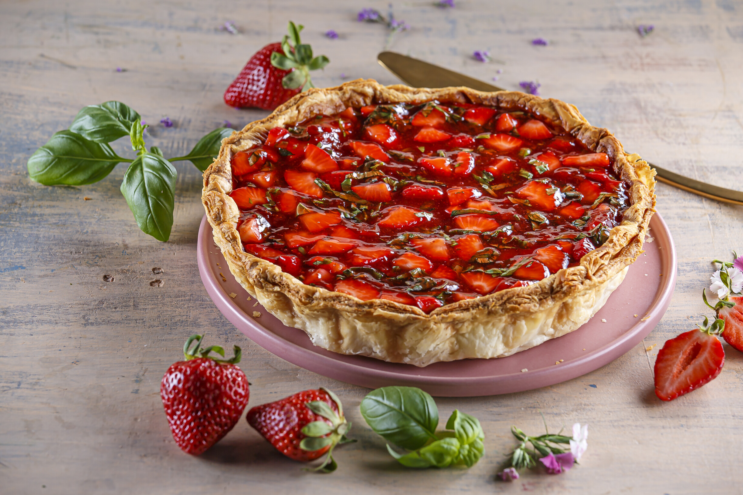 Tarte de morangos com manjericão