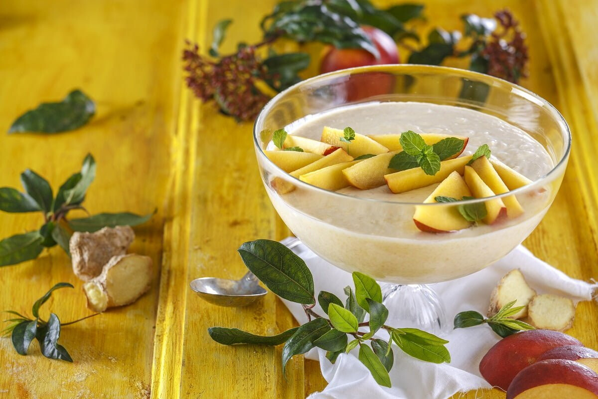 Mousse de pêssego e gengibre