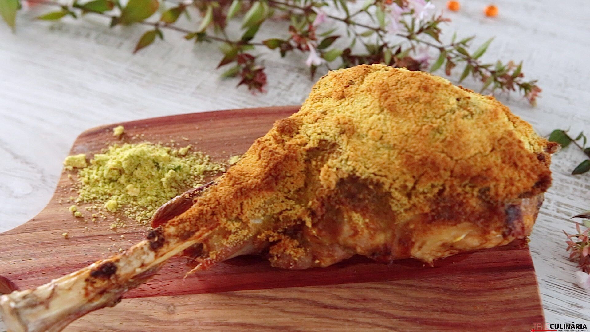 Perna de cabrito no forno com crosta de brioche