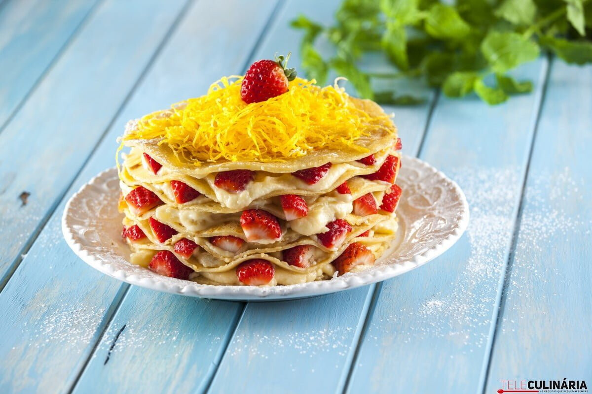 Quentinho de ananás com fios de ovos