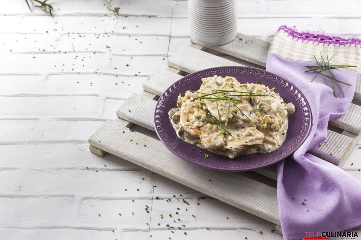 Bifes de peru com cogumelos (video)