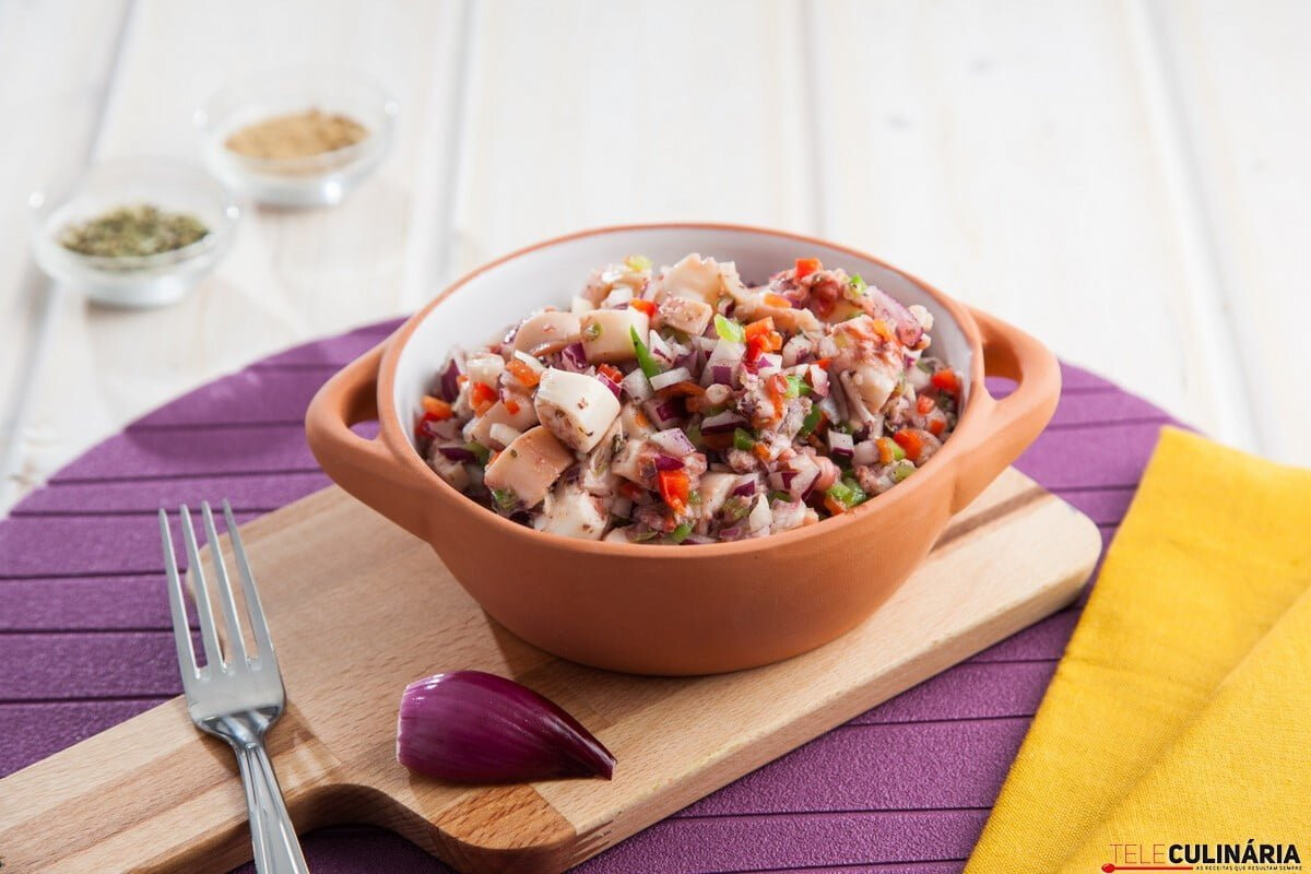 Salada de polvo com gengibre e oregãos