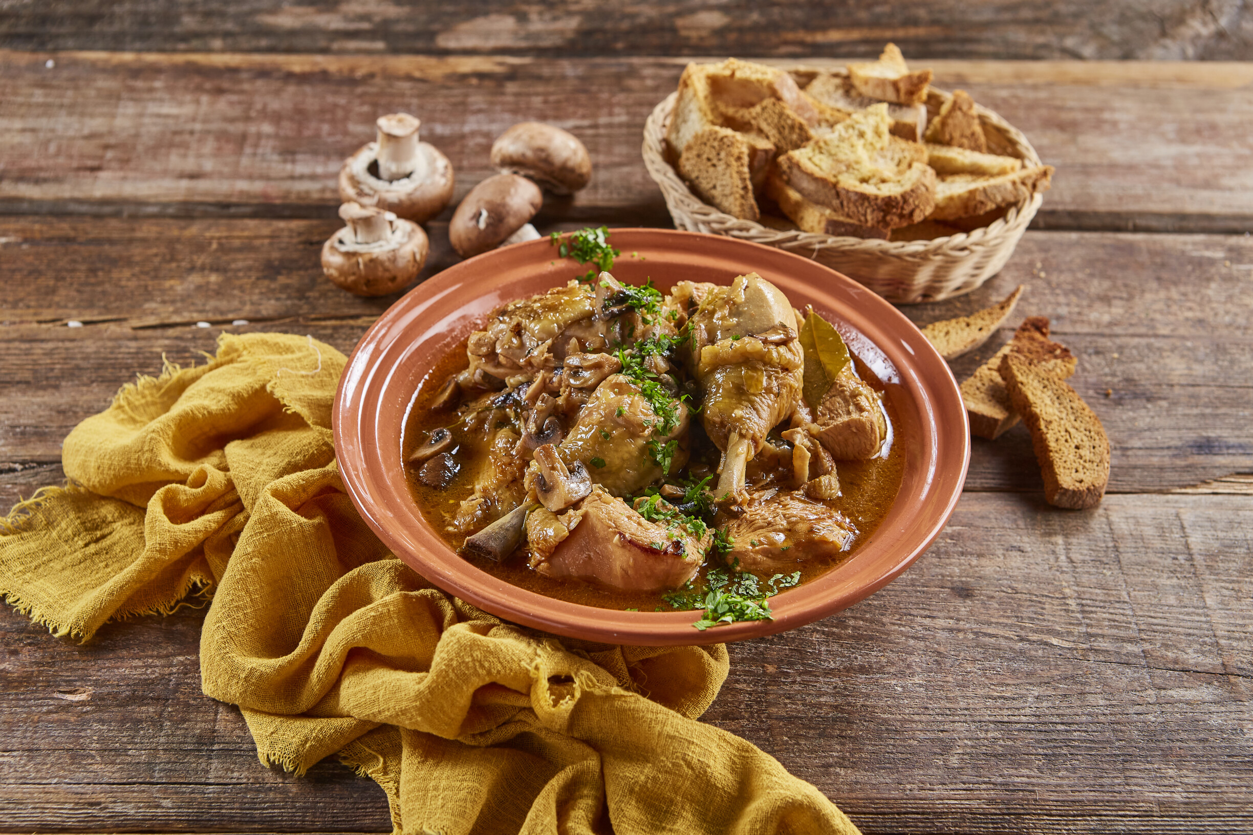 Frango estufado com sopa de cebola