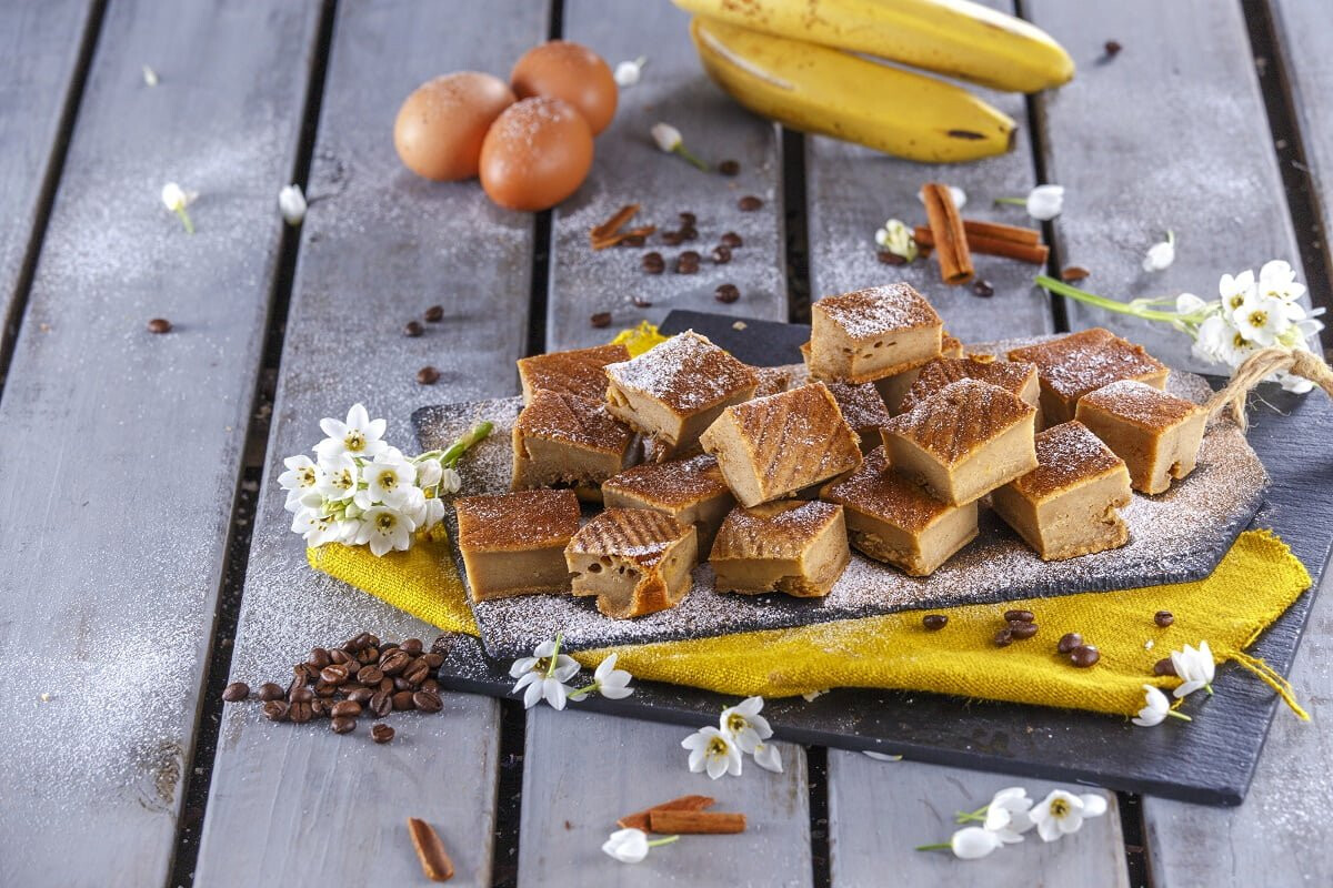 Quadradinhos de banana e café