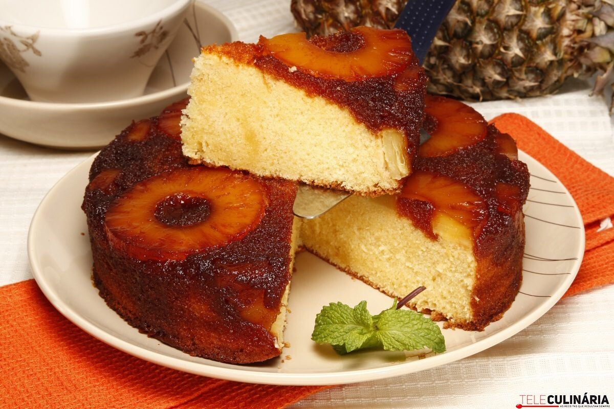 Bolo de ananás caramelizado