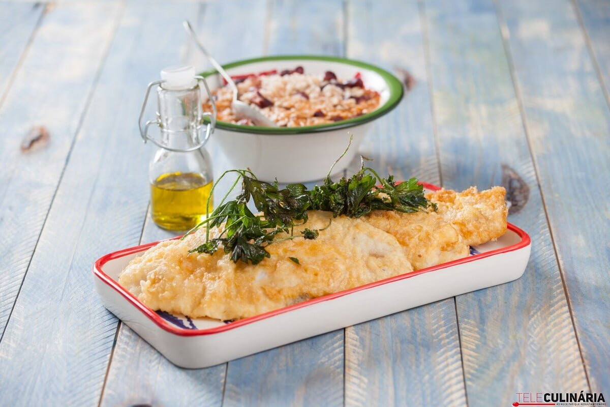 Filetes de peixe espada com arroz