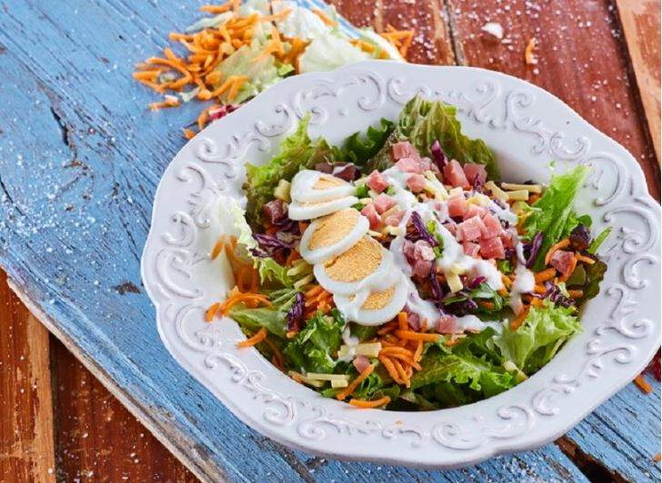Salada de presunto e queijo