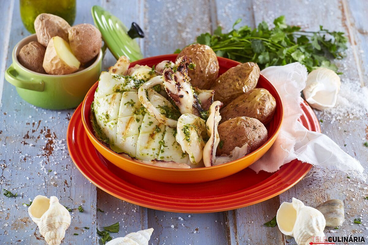 Chocos grelhados com molho de coentros