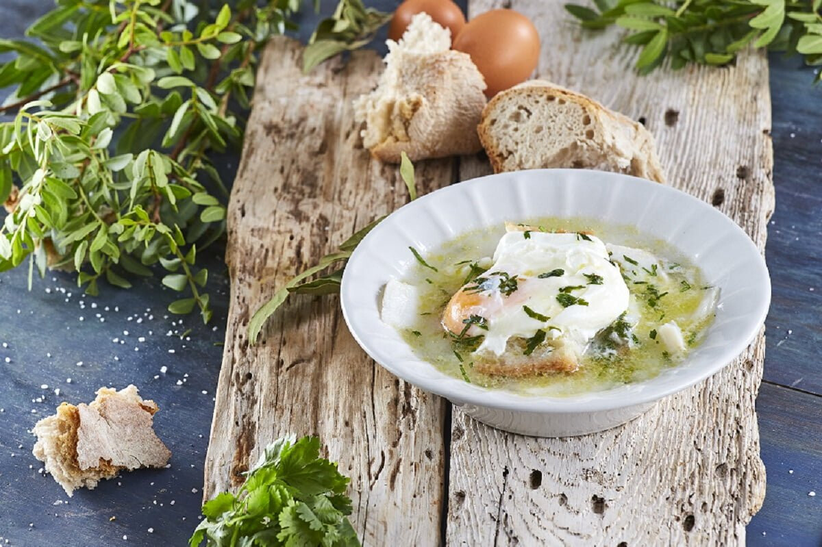 Sopa alentejana de bacalhau