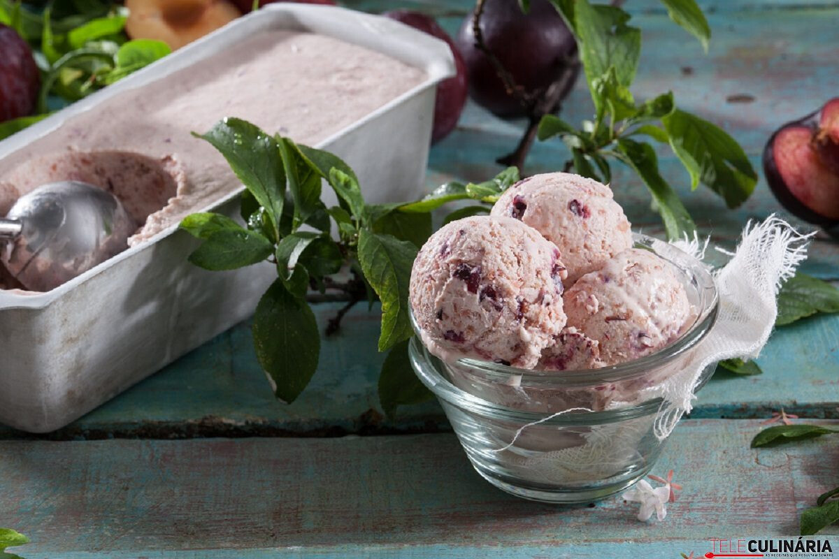 Gelado de ameixa