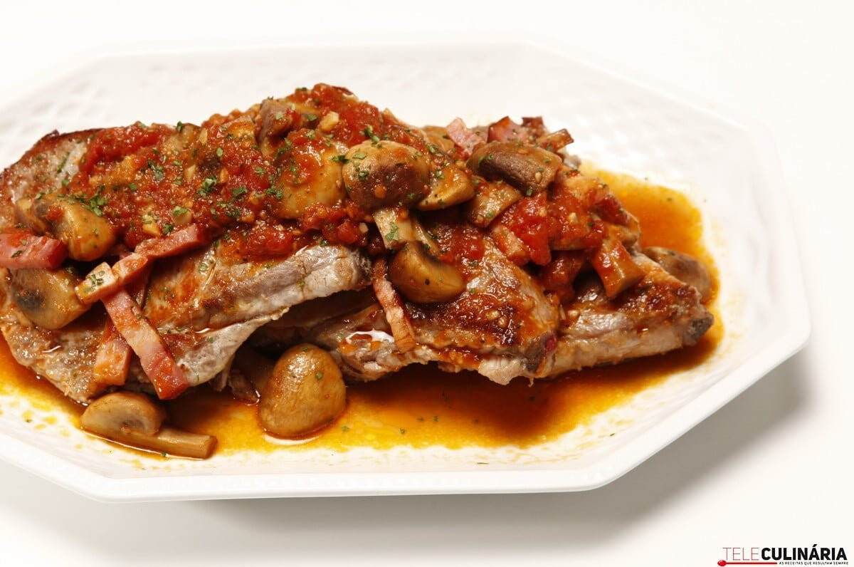 Costeletas de porco abafadas
