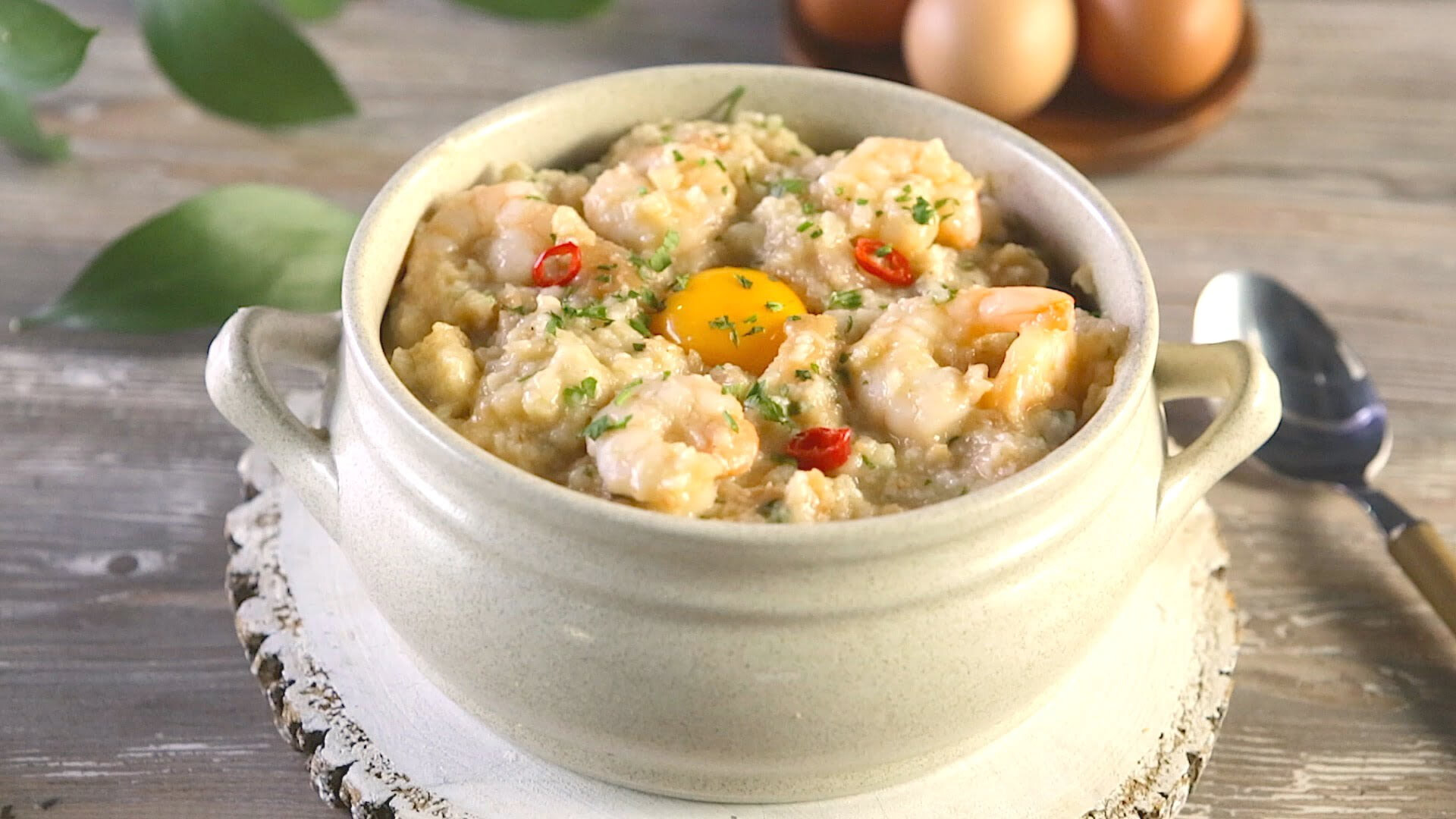 Açorda picante de camarão e coentros