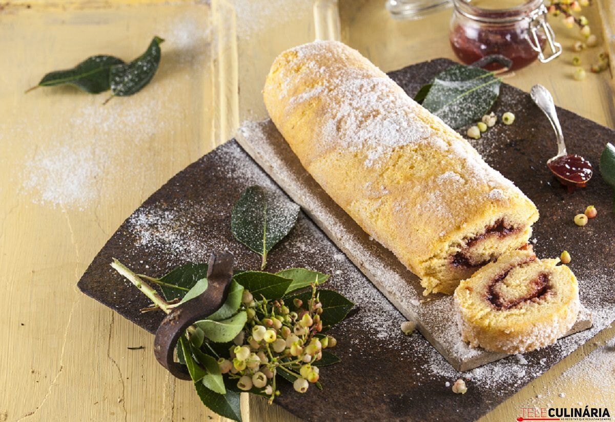 Torta com recheio de doce de framboesa