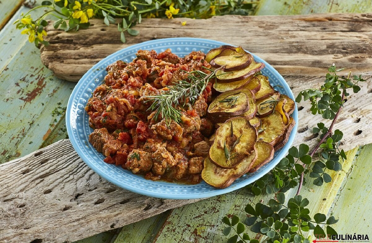 Carne estufada com alecrim