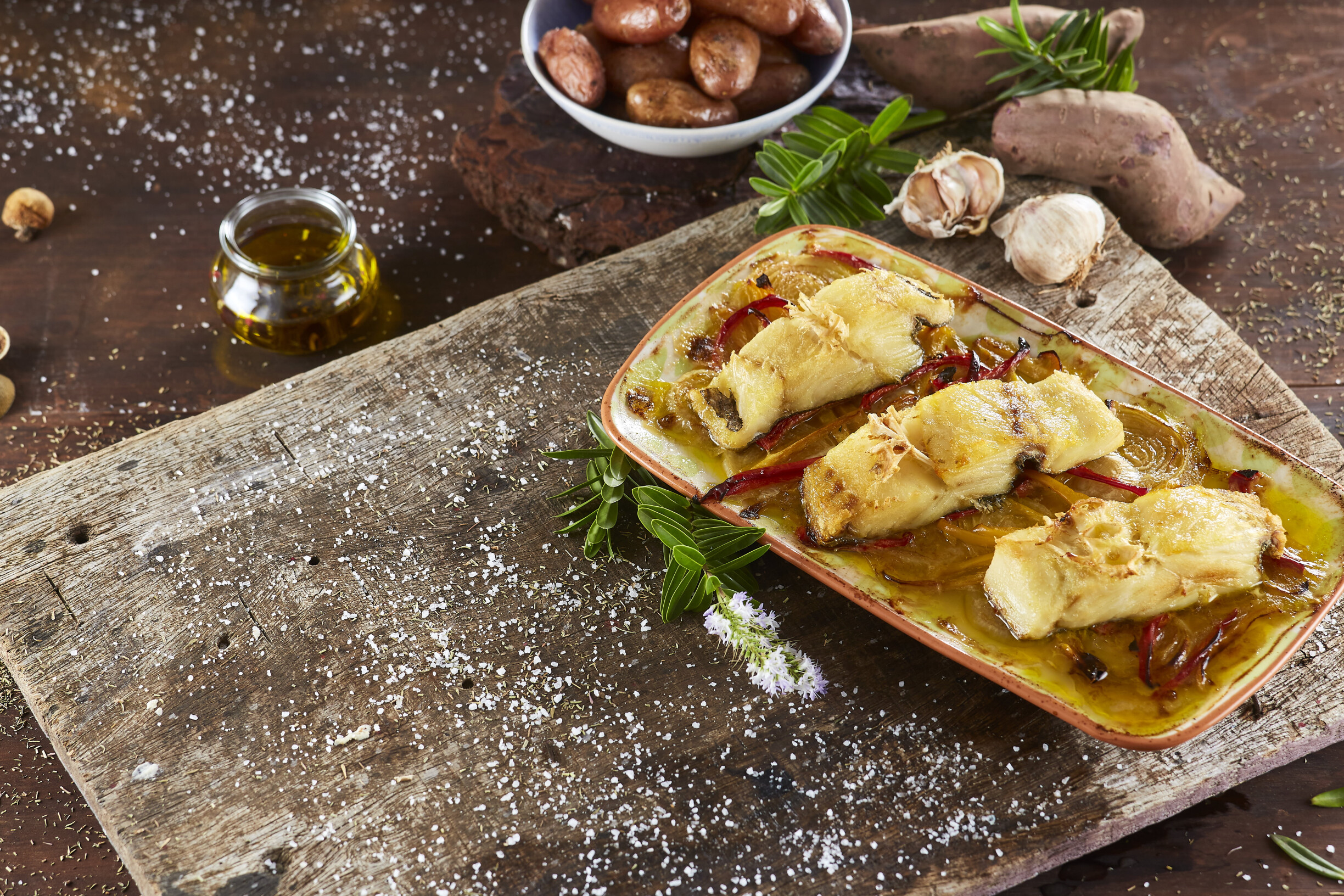 Bacalhau assado no forno - receita simples