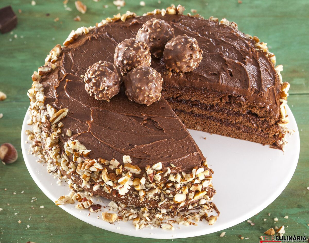 Bolo de creme de avelãs