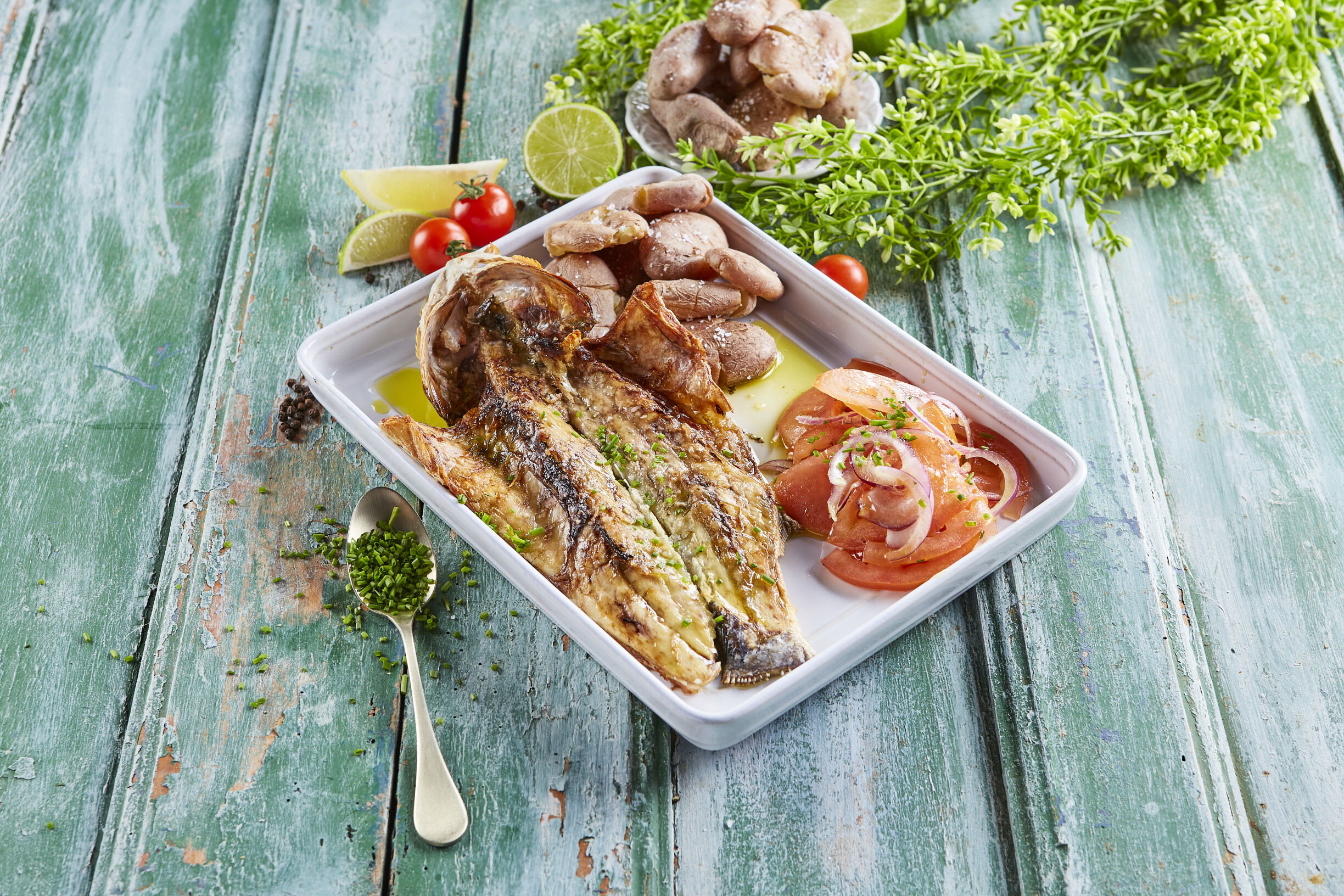 Robalo escalado com batatas a murro