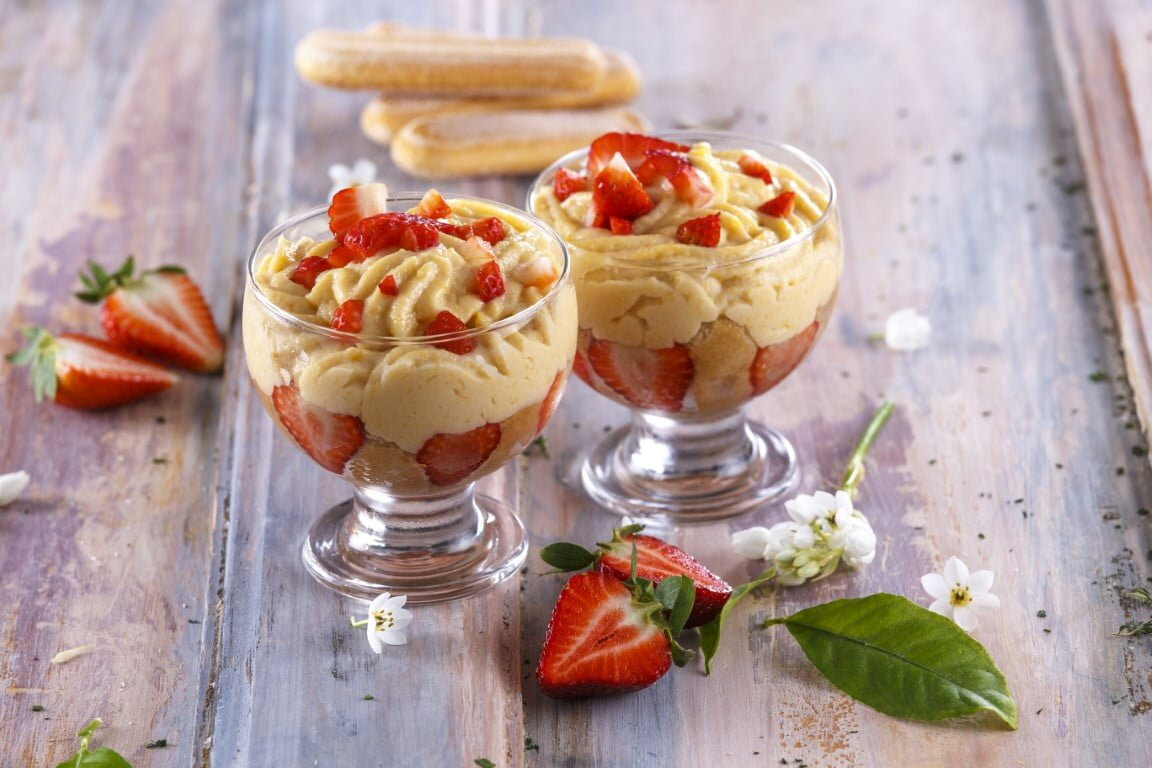 Sopa inglesa com morangos