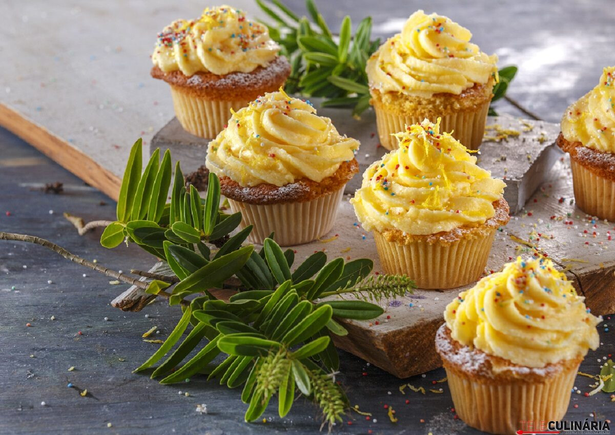 Cupcakes com cobertura de limão