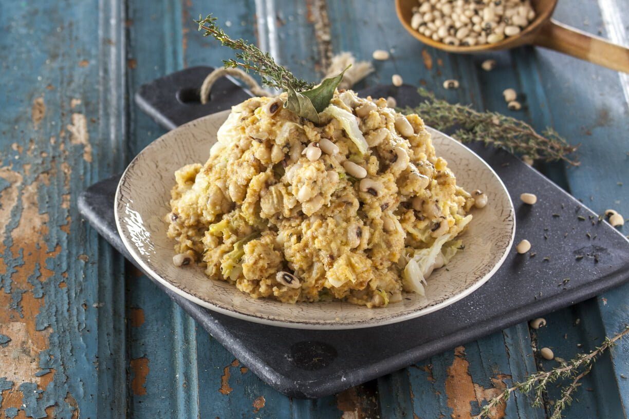 Migas de feijão-frade e couve-lombarda