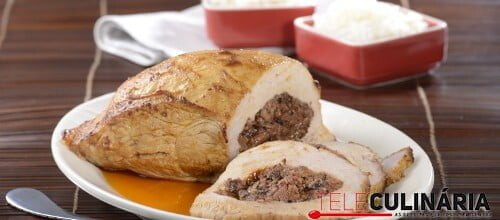 Pá de porco recheada com enchidos