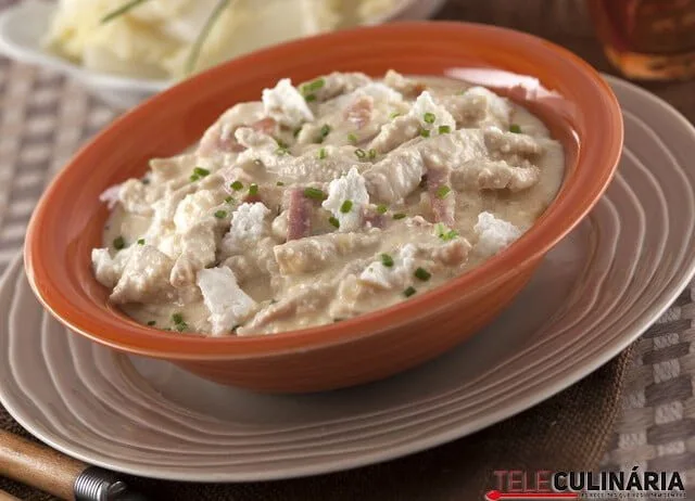 Tiras de frango com natas e requeijão