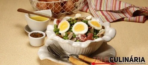 Salada quente de ervilhas com presunto