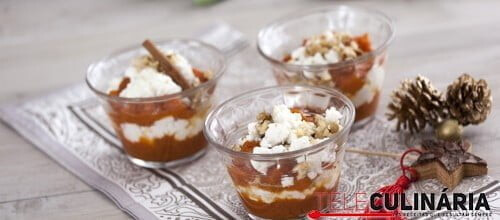 Taça de doce de abóbora e requeijão