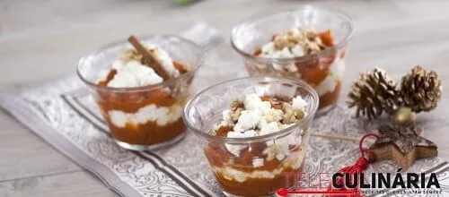 Taça de doce de abóbora e requeijão