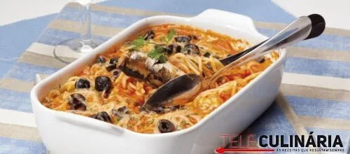 Esparguete com molho de sardinhas